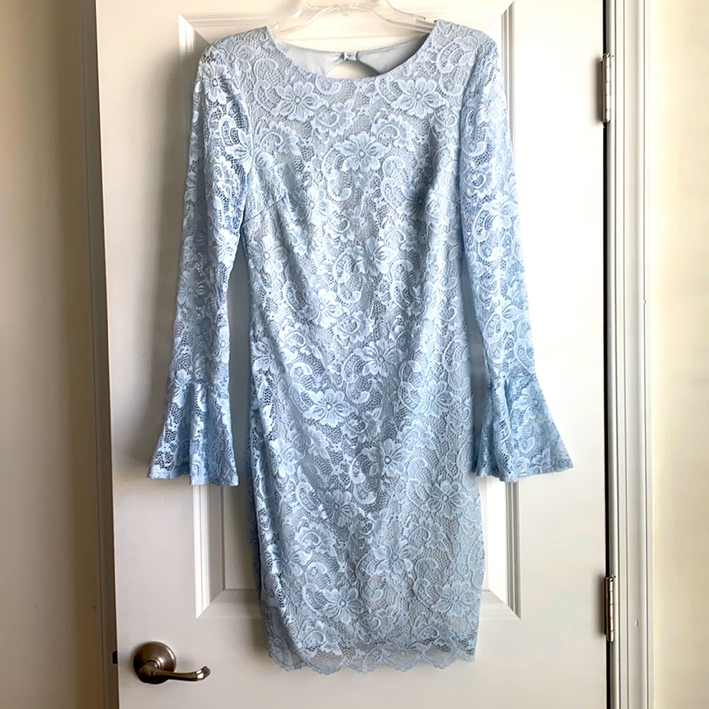 Key hole back Lace dress